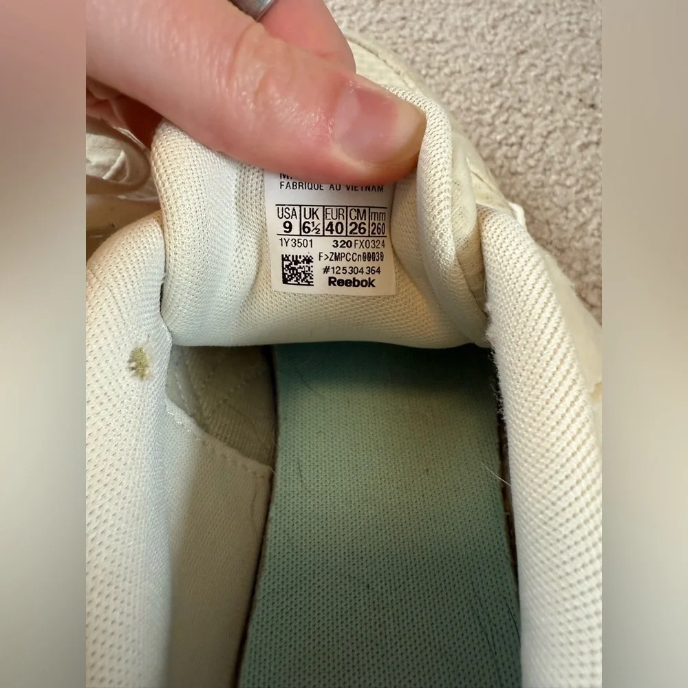 Women’s Reebok sneakers - Picture 2 of 4